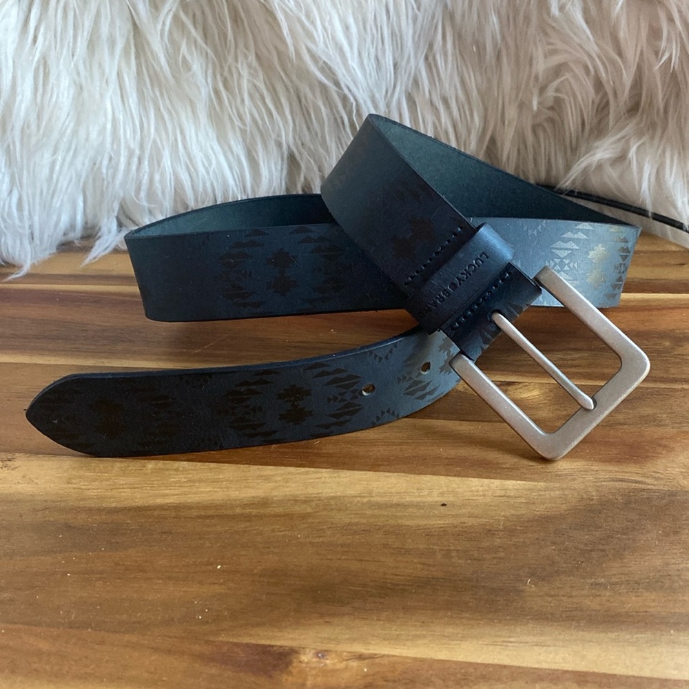 NWOT distressed western Aztec printed leather belt